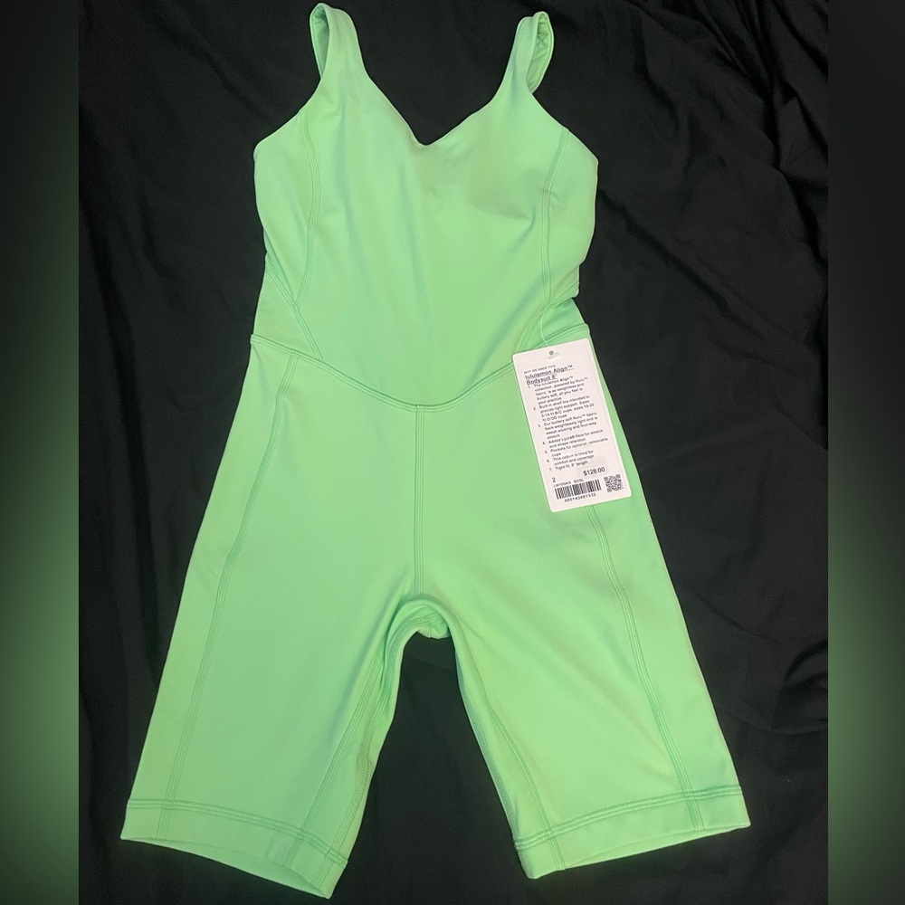 Lululemon Athletica NWT 8” inseam Align Nulu Women’s Size 2 Neon Green Bodysuit